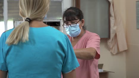 Trabajadores-De-Salud-Del-Hospital-Gral-San-Martin-Continúan-Con-La-Campaña-De-Vacunación-Contra-El-Covid-19