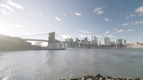 Die-Brooklyn-Bridge-New-York-City-Zur-Goldenen-Stunde