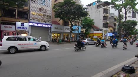 Viel-Verkehr-Auf-Den-Straßen-Von-Hanoi
