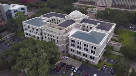 Flying-around-the-Florida-Supreme-Court-building-as-traffic-passes