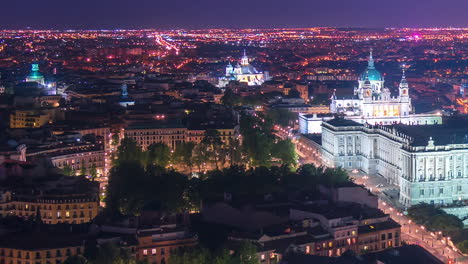 Zeitraffer-Des-Madrider-Königspalastes-Und-Der-Almudena-Kathedrale-Bei-Nacht