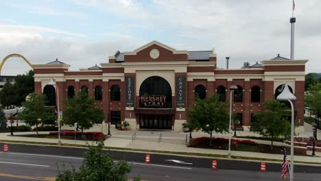 Hershey-Story-tourist-attraction,-with-Hershey-Kiss-Lampposts,-aerial-drone-view