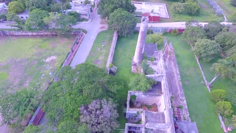 Vista-Aerea-Con-Drone-De-La-Finca-San-Pedro-Chimay-En-Ruinas,-Que-Tenia-2-Chimeneas-En-Yucatan
