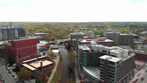 Aerial-drone-footage-of-downtown-Greenville,-South-Carolina