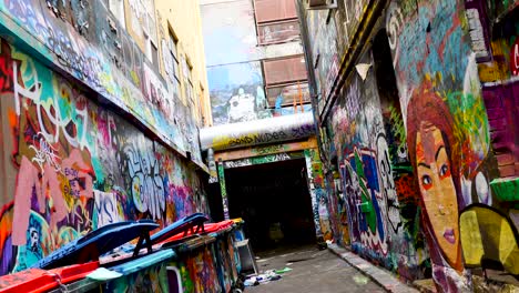 Tourists-visiting-graffiti-artwork-in-Hosier-Lane-Melbourne-CBD