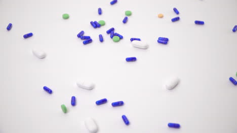Pillensorten-Fielen-Auf-Weißen-Hintergrund,-Während-Die-Hand-Hineingreift,-Um-Die-Hülle-Aufzuheben