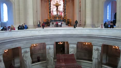 Panoramic-view-of-the-interior-of-the-Army-museum-church,-Paris,-France