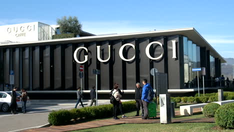 The-Mall,-Leccio-Outlet-luxury-store