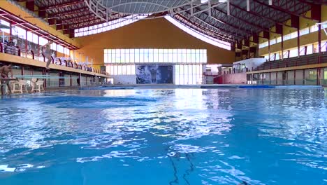 long-shot,-divers-getting-in-the-water-in-front-directly