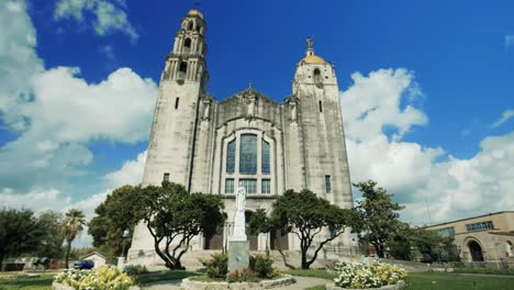 Antigua-Iglesia-Basílica-Ubicada-En-San-Antonio-Texas
