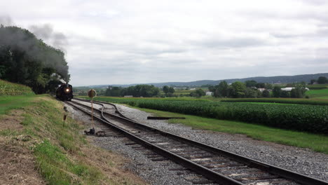 Strasburg,-Pennsylvania---August-26,-2019:-An-old-steam-train-running-on-the-tracks-in-Strasburg,-Pennsylvania-on-August-26,-2019