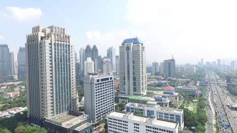 Luftaufnahme-über-Einem-Wolkenkratzer-In-Jakarta-–-Unabhängige-Bank-Und-Generaldirektion-Für-Steuern