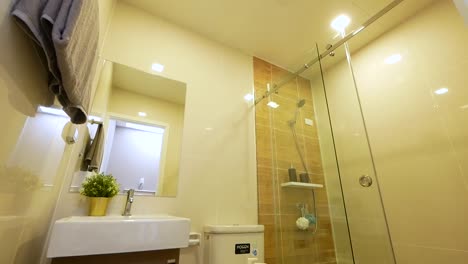 Warm-Light-Bathroom-and-Toilet-Decoration