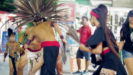 Bailes-Indígenas-Mexicanos-Para-Turistas-En-Playa-Del-Carmen,-México