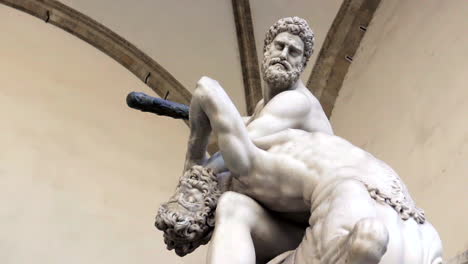 Hércules-Golpeando-La-Estatua-Del-Centauro-Nessus-En-Florencia-Italia