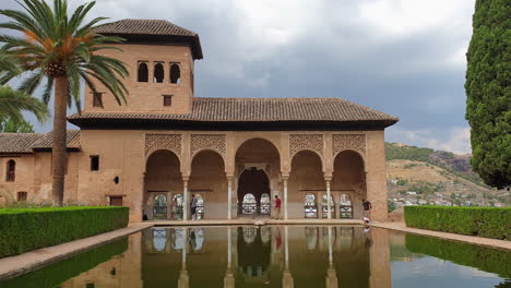 Tourists-visit-Portico-Palace.Alhambra,-Spain.Granada.Static-shot