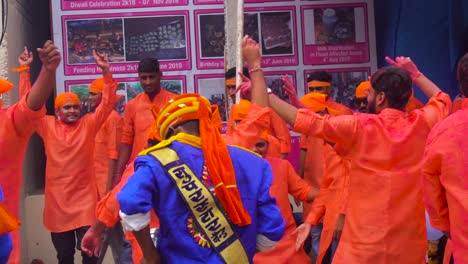 Menschen-Tanzen-In-Visarjan-Beim-Ganesh-Fest-In-Indien