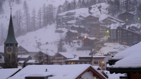 Wintery-view-of-Pfarrkirche-St