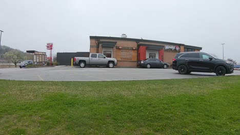 Cars-going-thru-the-drive-thru-at-Wendy's