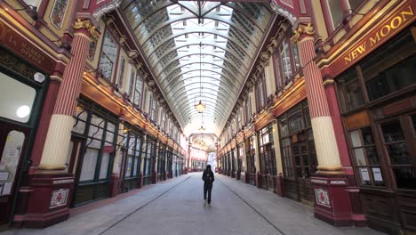 Un-Mercado-Leadenhall-Silencioso-Y-Vacío-En-El-Centro-De-Londres-Durante-El-Bloqueo-Del-Coronavirus