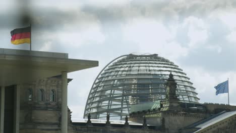 Kinoatmosphäre-Der-Glaskuppel-Des-Reichstagsgebäudes-In-Berlin