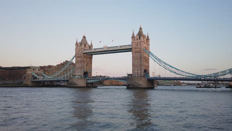 Berühmte-Und-Ikonische-Wahrzeichen-Tower-Bridge-über-Die-Themse