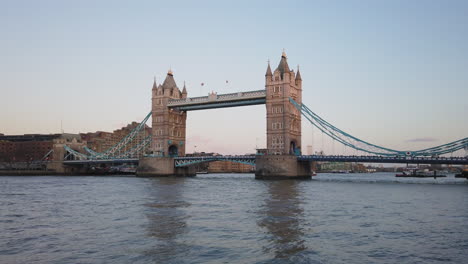 Famoso-E-Icónico-Puente-De-La-Torre-Sobre-El-Río-Támesis