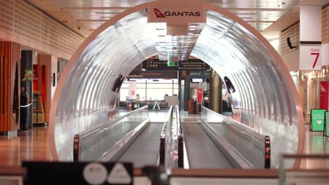 Leeres-Inlandsterminal-Des-Flughafens-Sydney-Qantas-Während-Der-Corona-virus-covid-19-pandemie