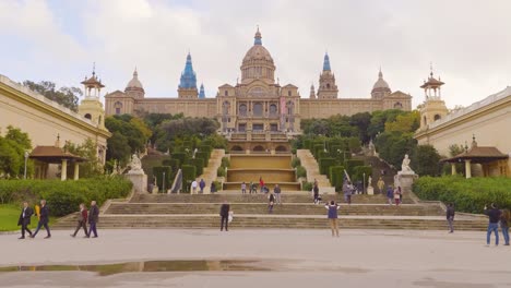 Una-Hermosa-Vista-Del-Museo-Nacional-De-Arte-De-Cataluña---Barcelona,-España