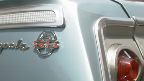 1964-Chevrolet-Impala-Embleme-Auf-Der-Hinteren-Seitenverkleidung,-Nach-Rechts-Schieben
