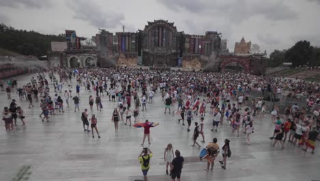 Main-stage-Tomorrowland-on-a-cloudy-day