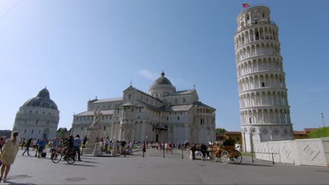 La-Principal-Atracción-Turística-De-Italia-Es-La-Torre-Inclinada-De-Pisa-En-La-Plaza-De-Las-Maravillas