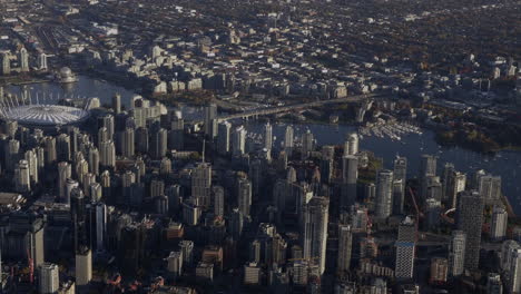 Luftaufnahme-Der-Skyline-Von-Vancouver-Aus-Einem-Flugzeug---BC-Place-Und-Cambie-Bridge-Von-Oben-Gesehen