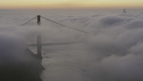Clouds-covering-the-golden-gate-bridge-and-water-below
