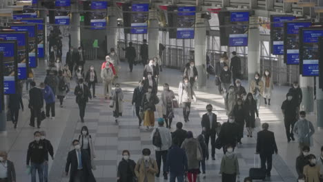 Coronavirus-Concept---Crowd-Of-Business-People-Wearing-Masks-At-Shinagawa-JR-Station-In-Tokyo,-Japan---high-angle,-slow-motion