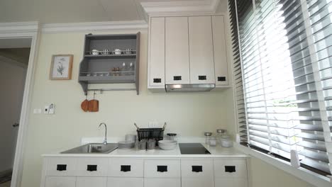 Einfache-Und-Saubere-Weiße-Küchendekoration
