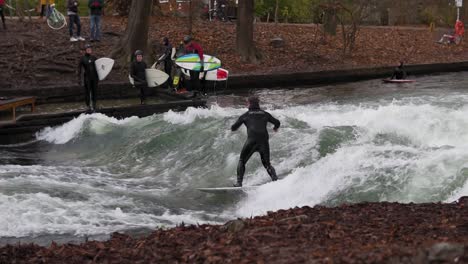 Slow-motion-of-surfers-at-Eisbach,-Munich
