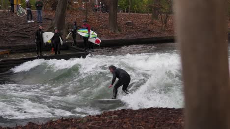 Slow-motion-of-surfers-that-having-fun-at-Eisbach,-Munich