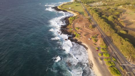 Drohnenüberflug-Des-Sandstrandkraters-In-Honolulu,-Hawaii