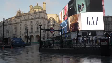Piccadilly-Circus-During-Lockdown-In-The-Morning-In-London