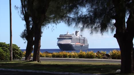 Großes-Luxuskreuzfahrtschiff,-Das-Rarotonga-Und-Die-Cookinseln-Besucht