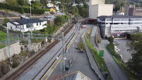 Ruta-De-Conexión-Residencial-De-La-Estación-De-Tren-Vaksdal-De-Bergen,-Noruega