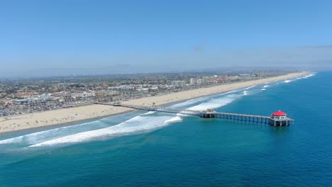 Huntington-Beach-Pier-panning-on-the-right-side