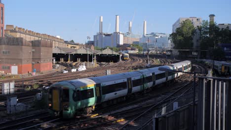 Southern-Rail-train-departing-Battersea-the-depot-in-London