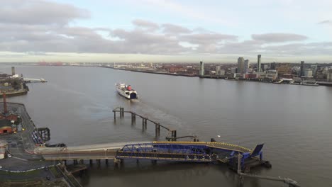 Stena-Línea-Logística-Enviar-Salida-Terminal-Aéreo-Descender-Ver-Birkenhead-Liverpool-Puerto-Ciudad-Paisaje