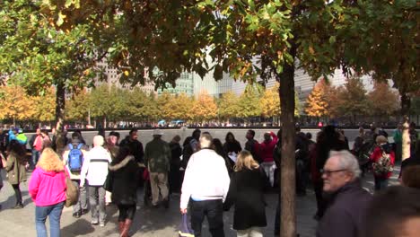 Tourists-visiting-the-National-September-11-Memorial-and-Museum-in-New-York-City,-USA