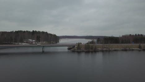 Un-Lago-En-El-Sur-De-Finlandia,-Cerca-De-Joutsa,-Durante-El-Invierno