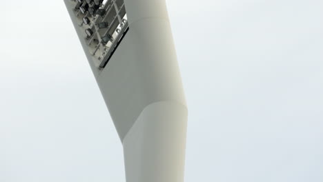 Light-tower-at-Kardinia-Park,-Geelong