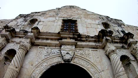 The-Alamo,-is-probably-one-of-the-most-recognizable-buildings-in-the-world,-somewhat-masking-the-terrible-battle-that-raged-here-in-1835