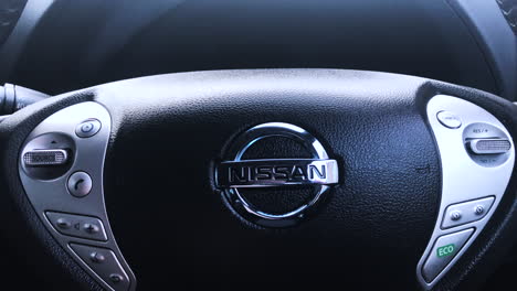 In-Einem-Nissan-Leaf---Elektroauto